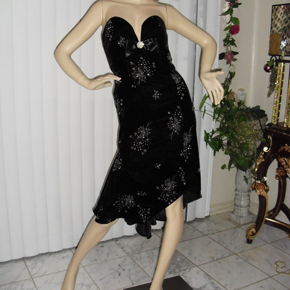 Karen Okada,black velvet,white sequins,embroidery,deep V neck,strapless,boned
